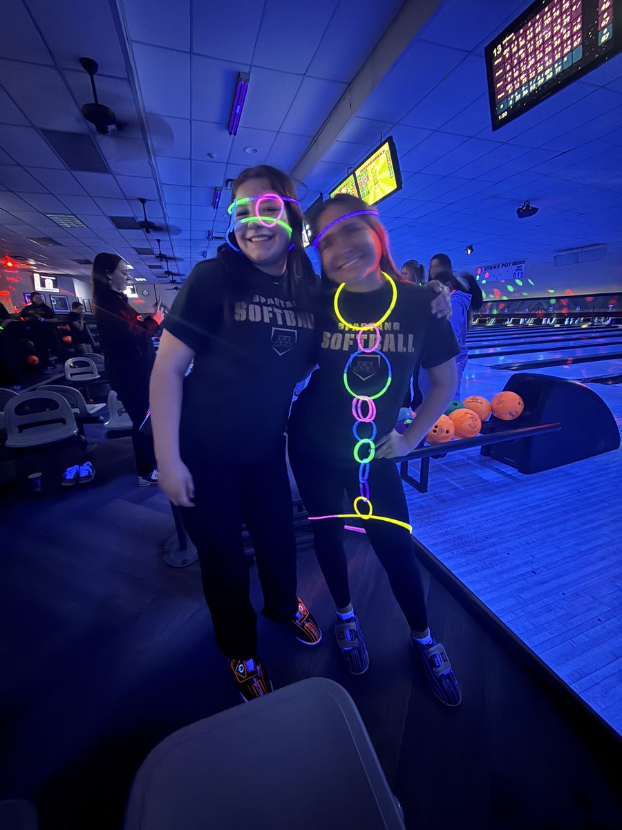 aaronmcnallan's tweet photo. Mayo softball, Bowl-A-Thon fundraiser, good times 🥎😊.  @MHSFastpitchSB https://t.co/2GcqjtGtIV