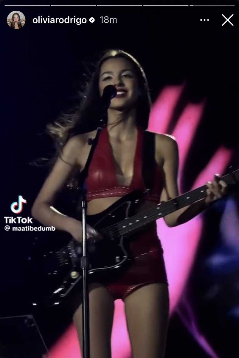 cuando estoy en una competencia para ver quien supera menos el lolla pero mi contrincante es olivia rodrigo