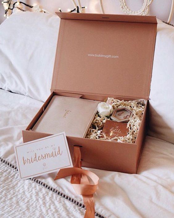 crownwinpackage's tweet image. Stand out with custom gift boxes! Unique designs + premium craftsmanship elevate unboxing experiences, boost brand recall &amp;amp; cut shipping costs.
#custompackagingbox #packagingsolution #packagingdesign #giftboxfactory