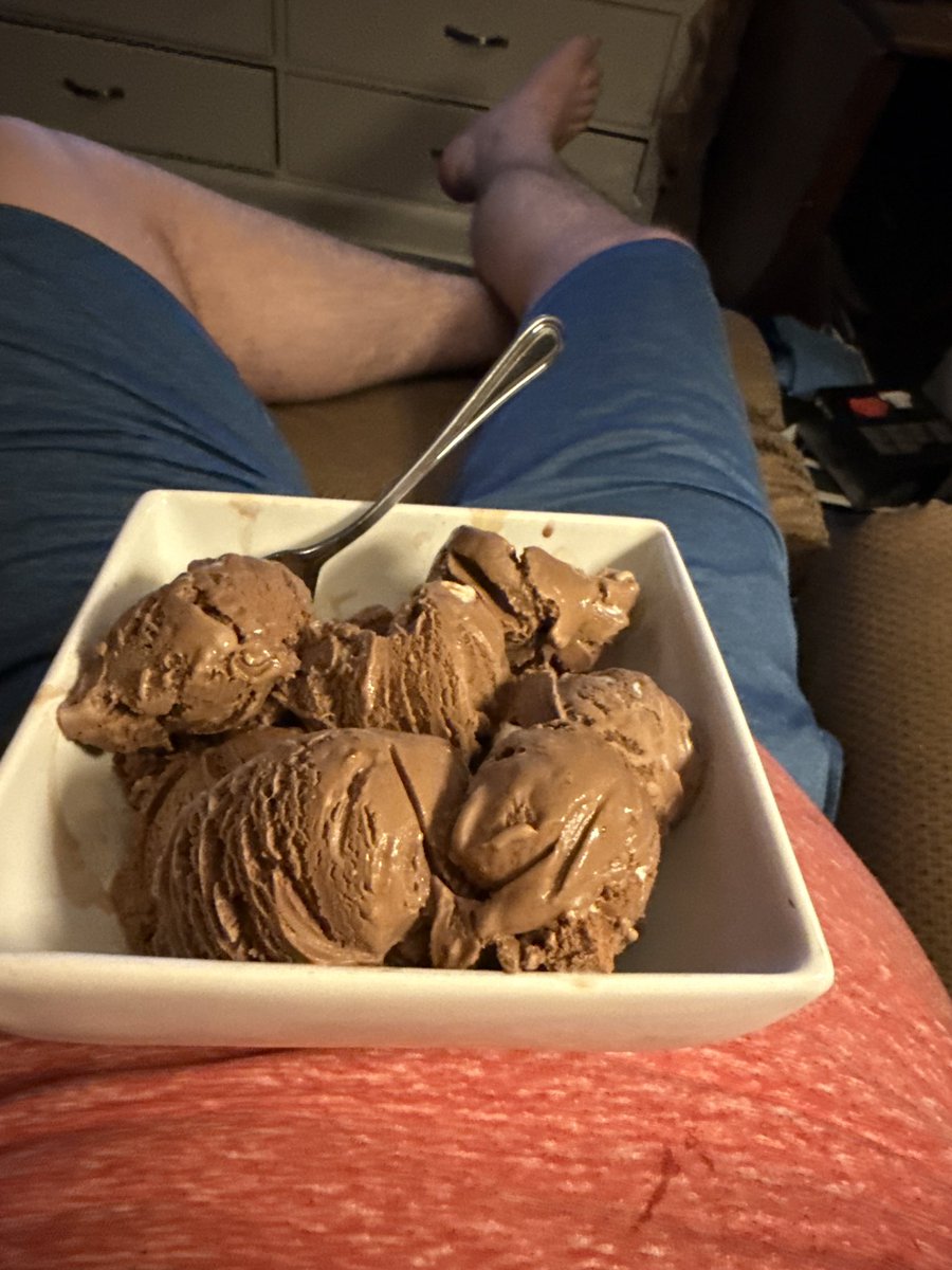 BlobbyDan's tweet photo. Ice cream 

#feedee #malefeedee #stuffedbelly #feedism https://t.co/xFFUIBPM7x
