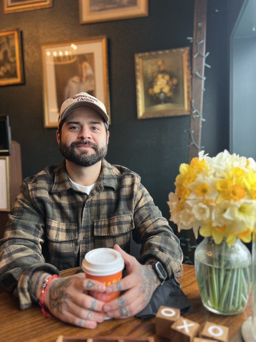 notkalkoffee's tweet photo. me on the date /// me at home https://t.co/JiXy26DkJD