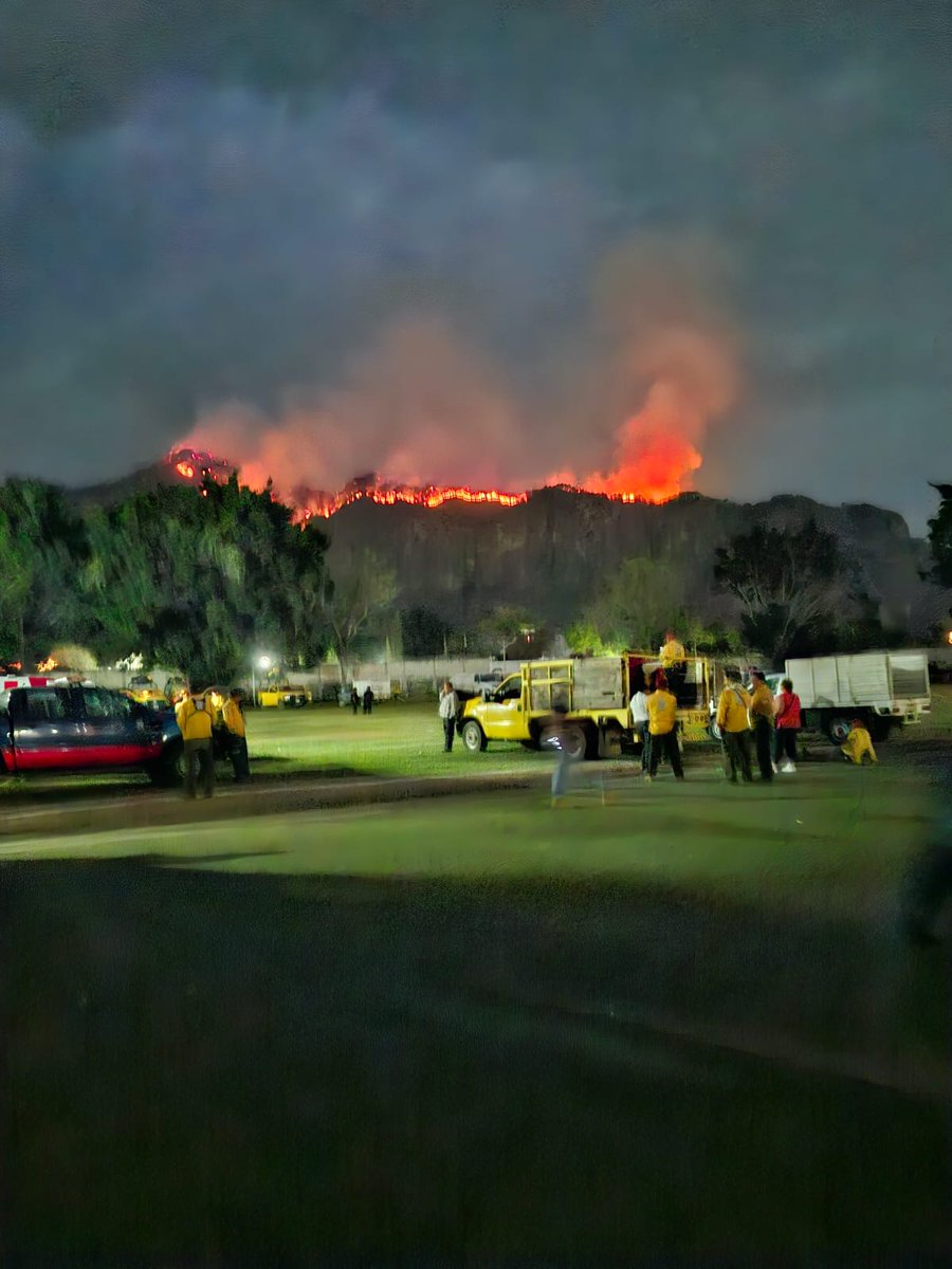 dr_aguarras's tweet image. Otra vez arde el monte en Tepoztlán.
Además de tristeza e impotencia, no me deja de llamar la atención que los incendios no hayan sido en Tepoztlán un tema sino hasta años relativamente recientes. ¿Qué está pasando?