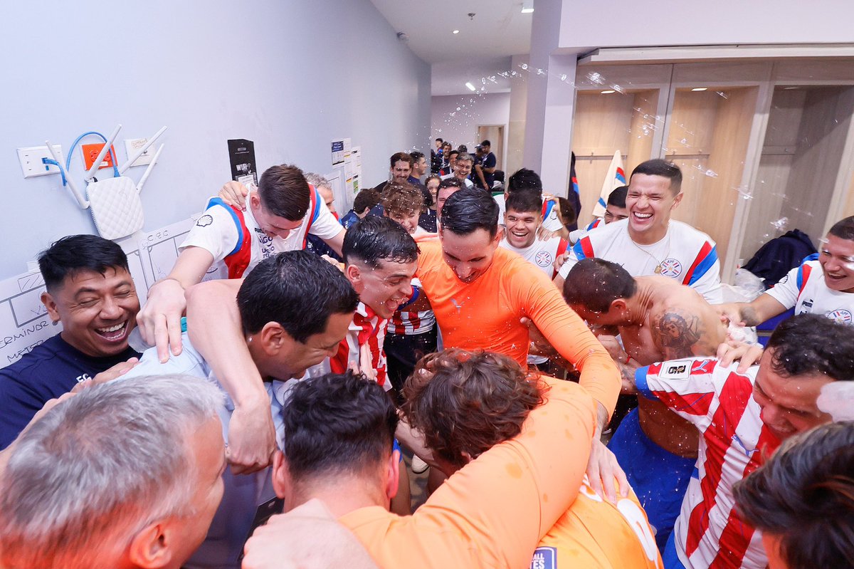 Albirroja's tweet photo. Garra, entrega y corazón en cada batalla. 👊🏻🫀

¡Dale, Albirroja, dale! ⚪️🔴💪🏻 https://t.co/tTCAUYBpzy