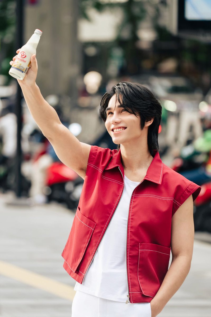 inspiresatur's tweet photo. พรีเซ็นเตอร์สุดหล่อ  #JeffxVitamilk https://t.co/TVRjapZ902