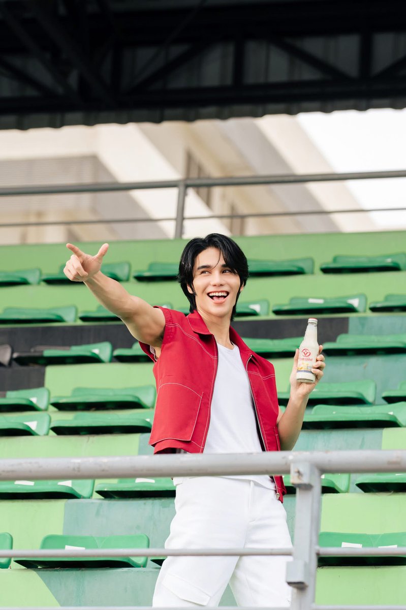 inspiresatur's tweet photo. พรีเซ็นเตอร์สุดหล่อ  #JeffxVitamilk https://t.co/TVRjapZ902
