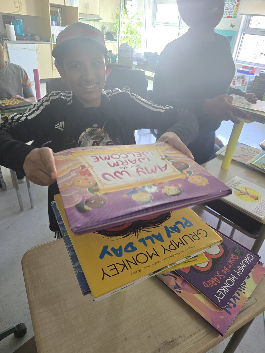 We have been learning about structures and how different materials can be made stronger by changing their shape.  Who would have known a piece of paper rolled into a cylinder could be strong enough to hold so many books!  <a href="/PeelSchools/">Peel District School Board</a>  <a href="/JamesGrievePS/">James Grieve PS</a> #STEM #handsonlearning