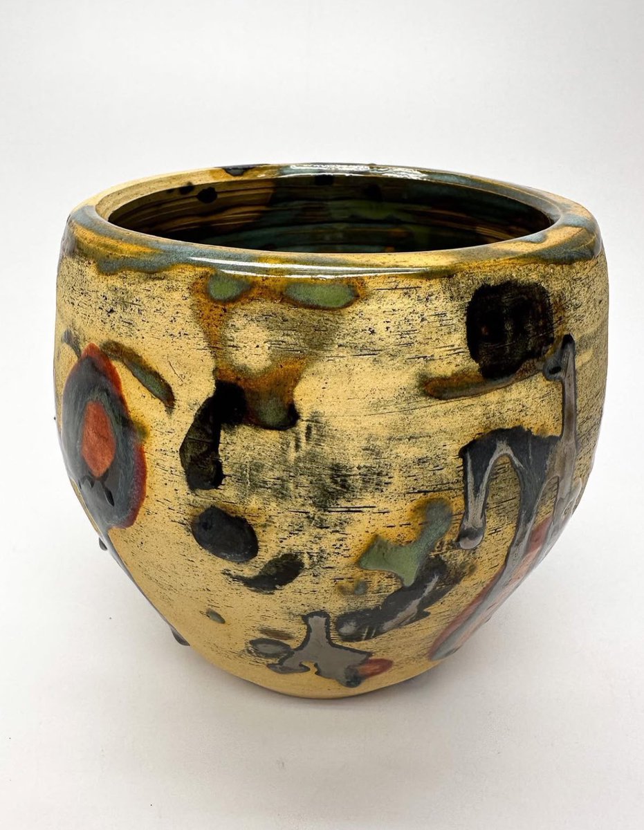 Thoughts on this plant pot I made??🤗💕 #ceramics #pottery #ArtistsOnX 🍃