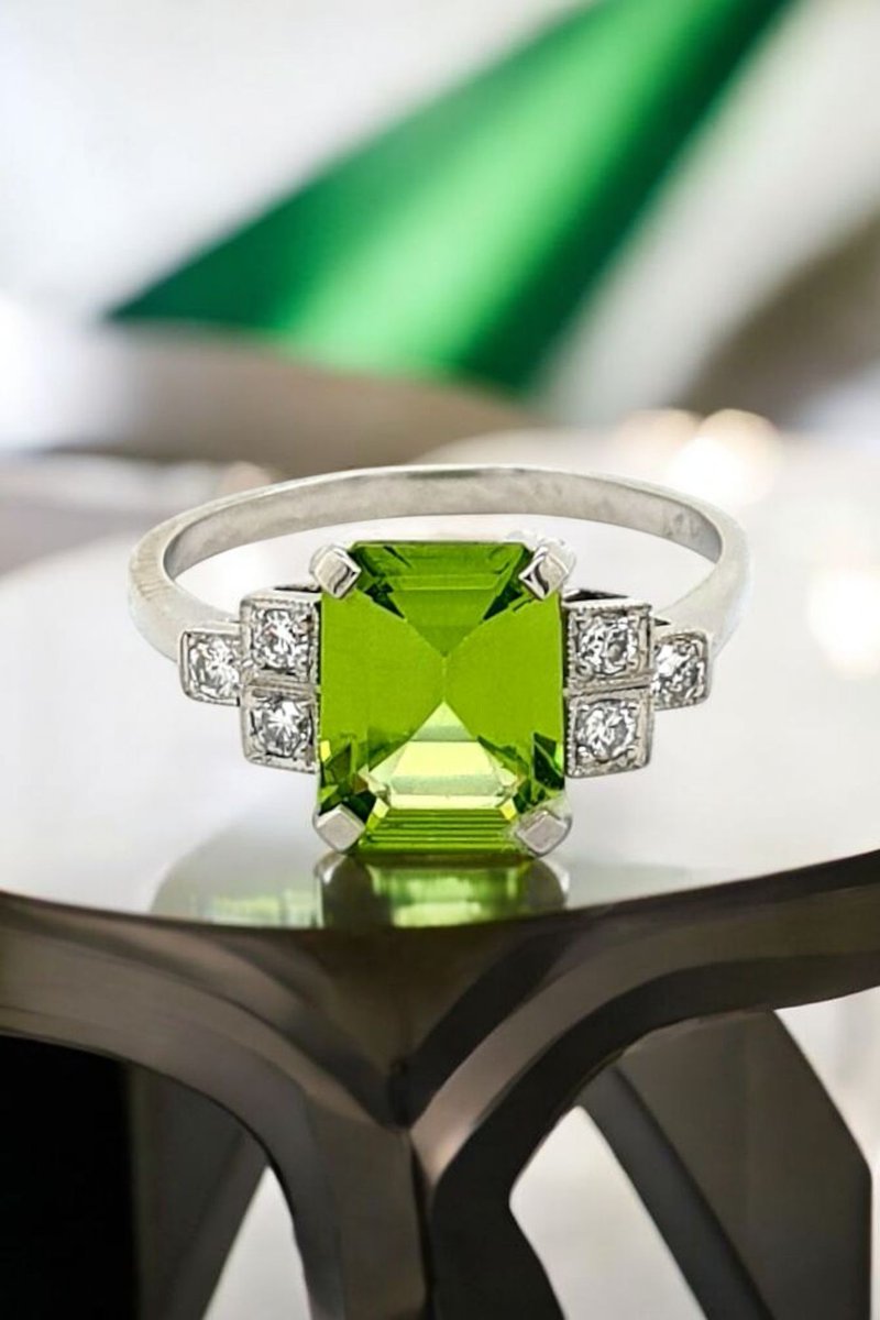CraigHumphries's tweet photo. Nothing like a Peridot!
Platinum Peridot and Diamond Ring
https://t.co/Jw4mU2luwc
#peridot #peridotring #Diamond #platinum #Ring #lgh #lghumphries #humphries #sydney #Australia #jeweller #jewelry #watchpolish #watchbatteryreplacement #jewelleryrepairs https://t.co/P6nLNCRIsE