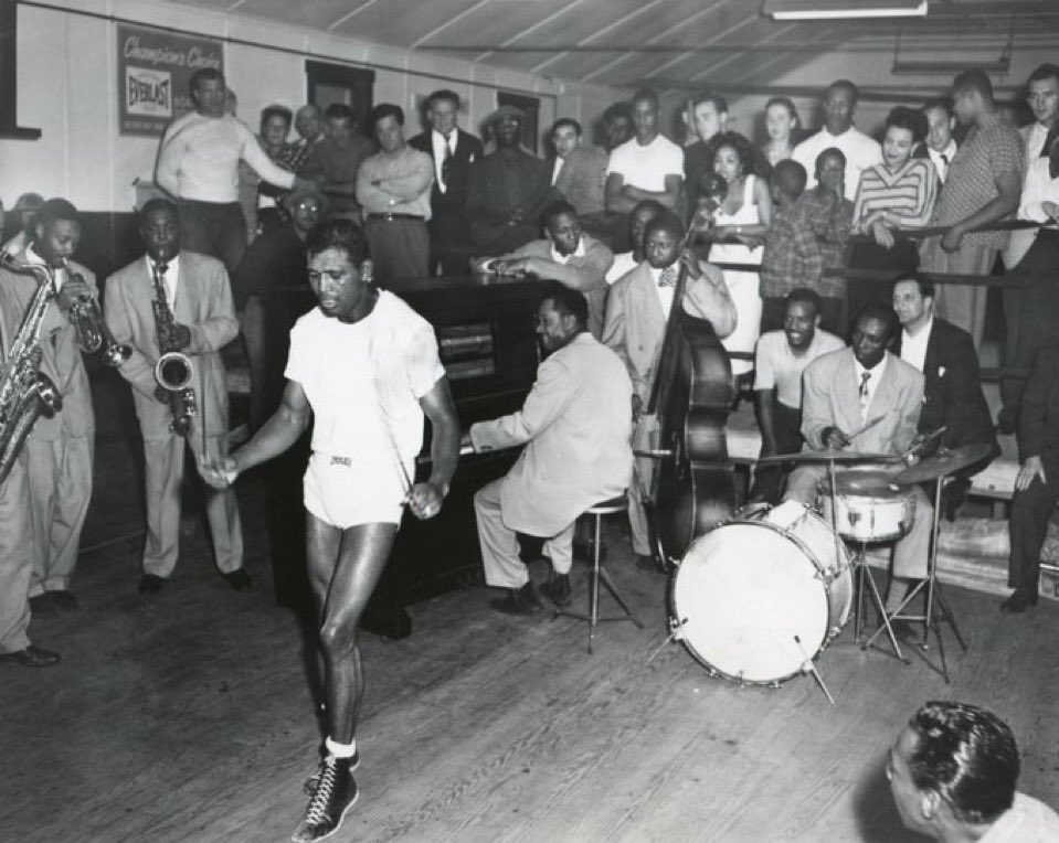 fighting_pod's tweet photo. Sugar Ray Robinson training for his title defence in front of a band, 1949. https://t.co/O8hvlYWEor