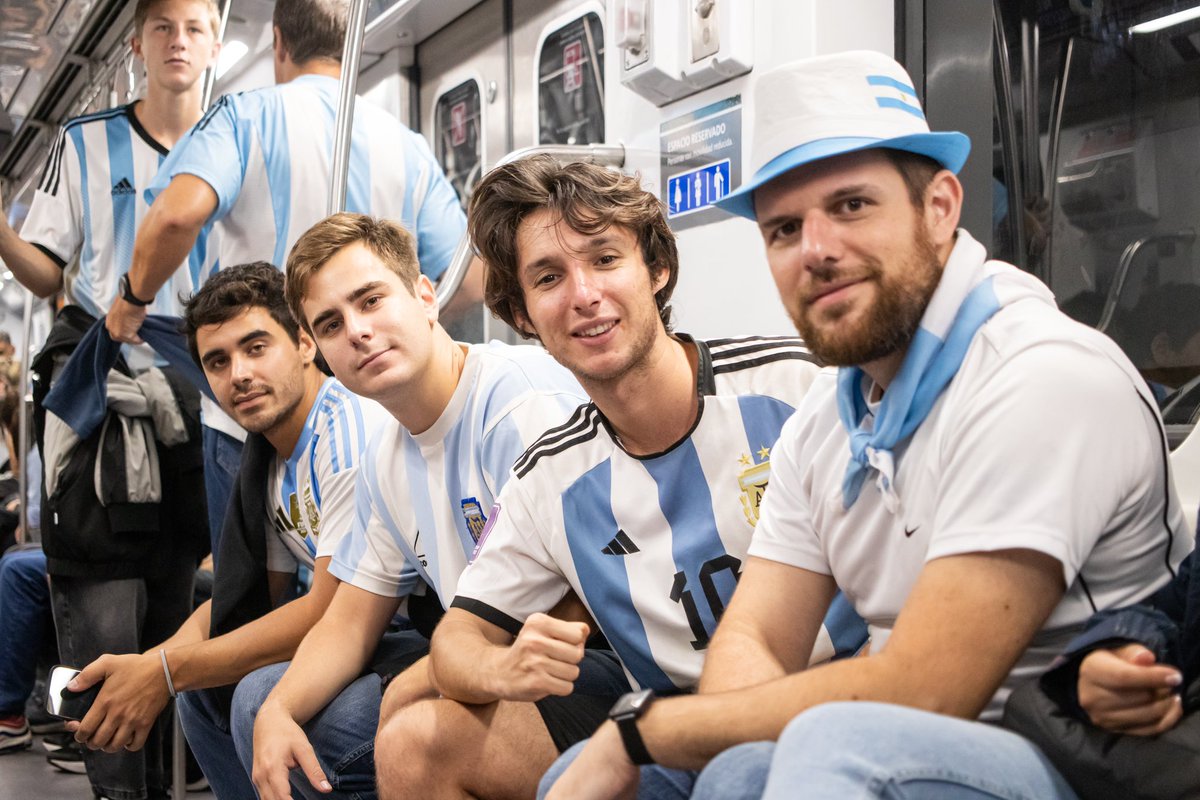 🇦🇷🌟 ¡Argentina goleó a Brasil, está clasificada al Mundial 2026, y así fue la vuelta a casa en Subte!