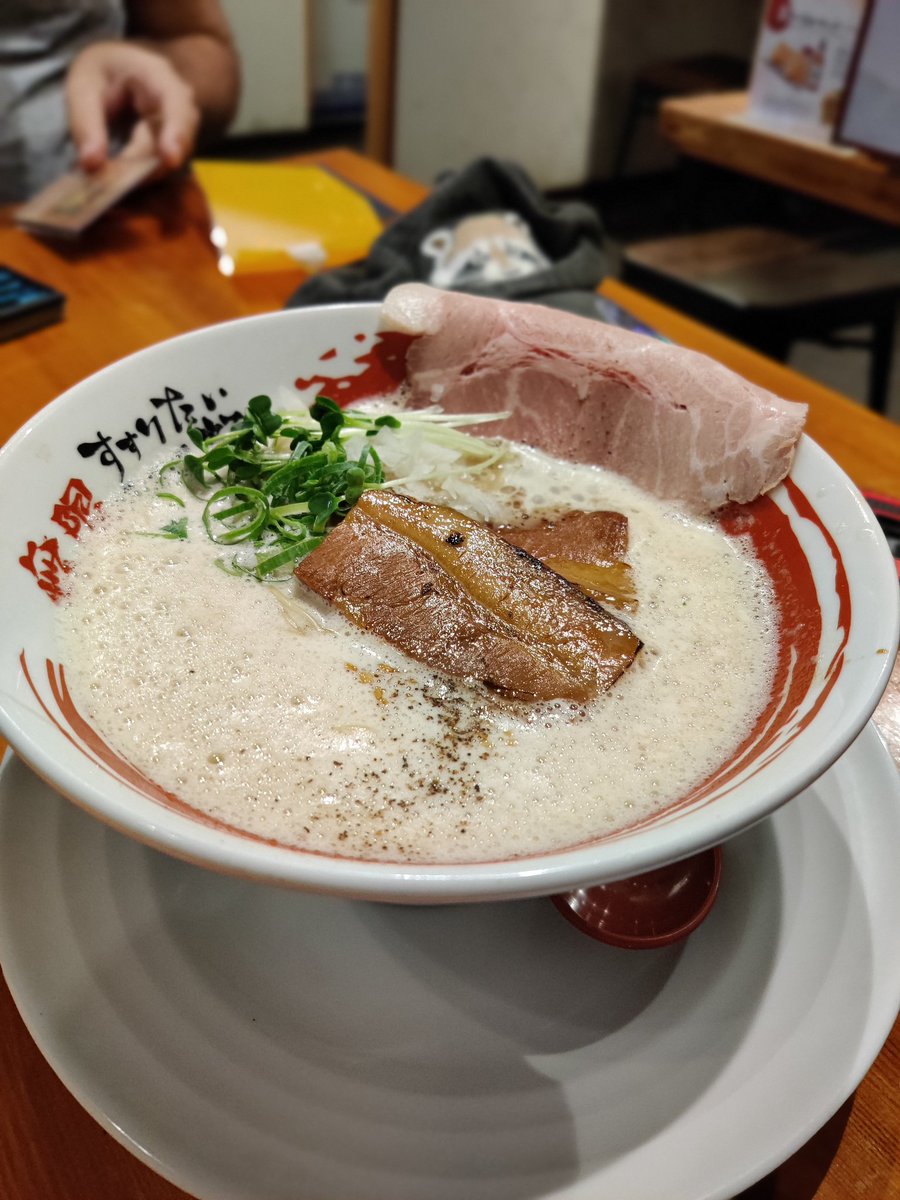 Some of the best ramen I’ve had in Tokyo, so damn good!
東京で今まで食べた中で一番うまいラーメンだった！#furry #ケモノ #ラーメン