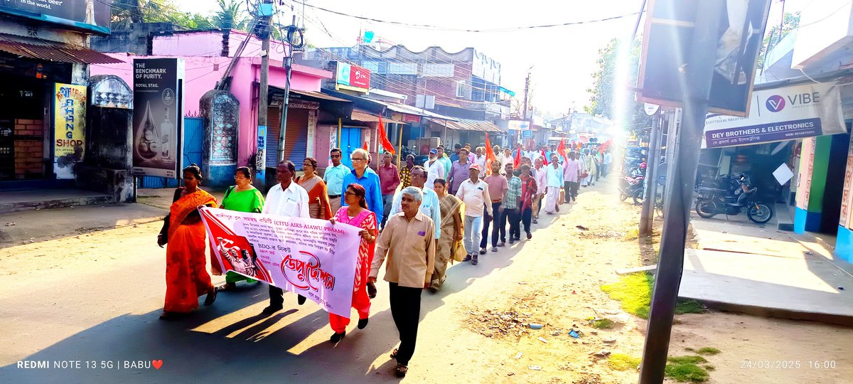 KonarRick's tweet photo. CITU, AIKS, AIAWU, PBAAM কাশিপুর ব্লক সমন্বয় কমিটির ডাকে বিডিও এর নিকট ডেপুটেশন কর্মসূচির পূর্বে কাশিপুর বাজার থেকে ব্লক অফিস পর্যন্ত মিছিল https://t.co/pTbUGlMFL3