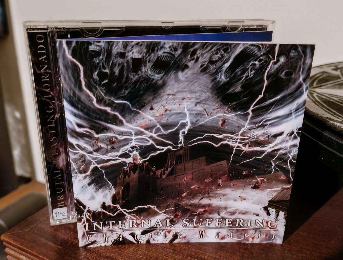 divinenothuman's tweet photo. Brutality 🍻
🇨🇴 INTERNAL SUFFERING: "Chaotic Matrix" (2002)
🎧 https://t.co/M52o7Y6Azq
#InternalSuffering #NowPlaying #BrutalDeathMetal #Playlist #DeathMetal #MetalTwitter #Metal #CD https://t.co/AKwyubYjJG