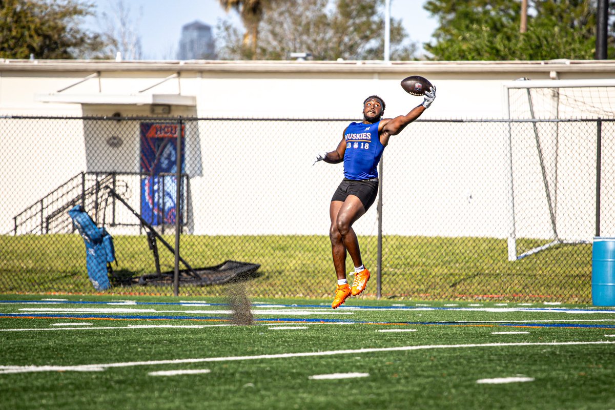 HCU Football tweet media