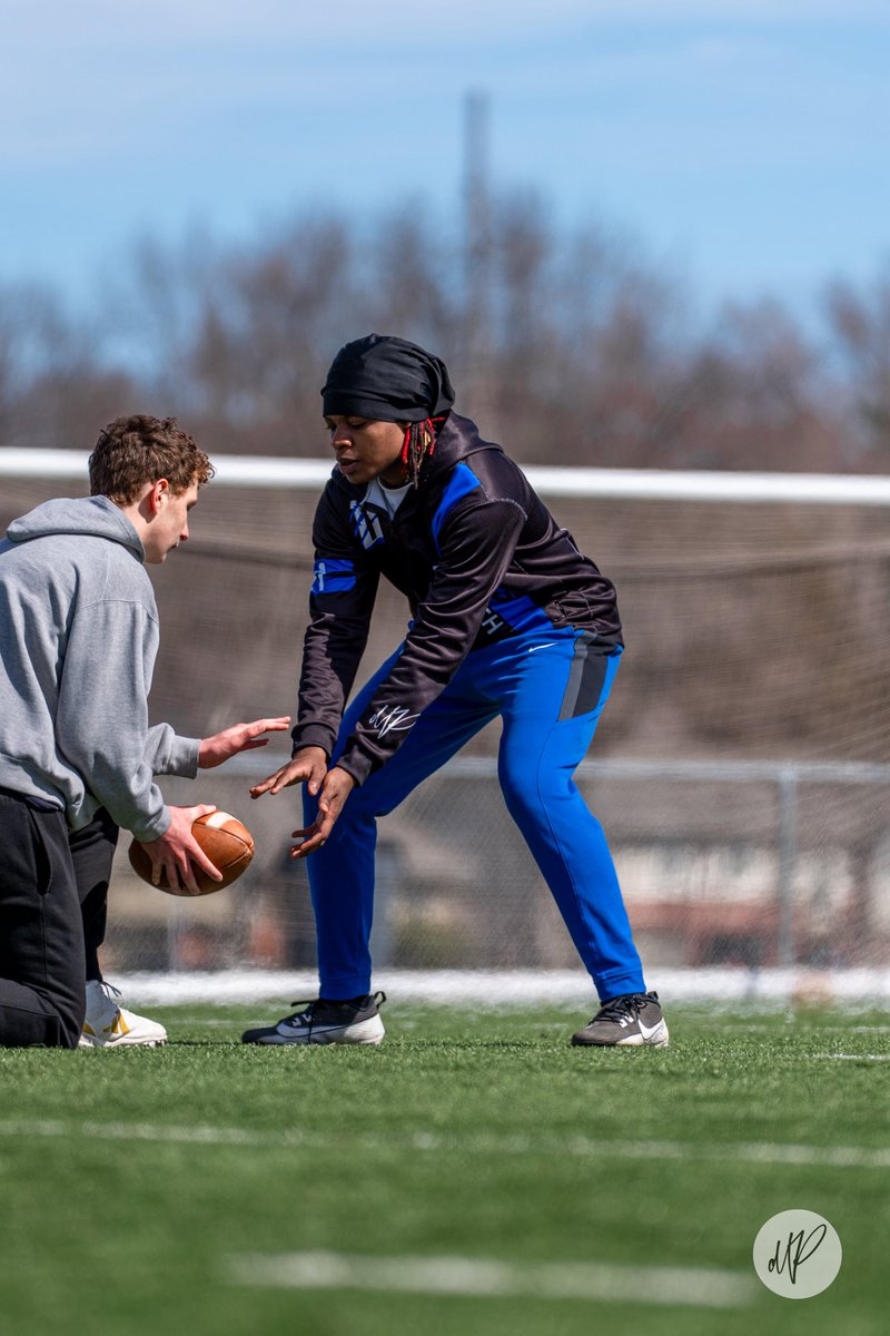 TaylonTouchdown's tweet photo. It’s just football , gotta live it❤️#highschoolfootball #football #Training #footballlove #fyp #fypシ https://t.co/57FU6skFkj