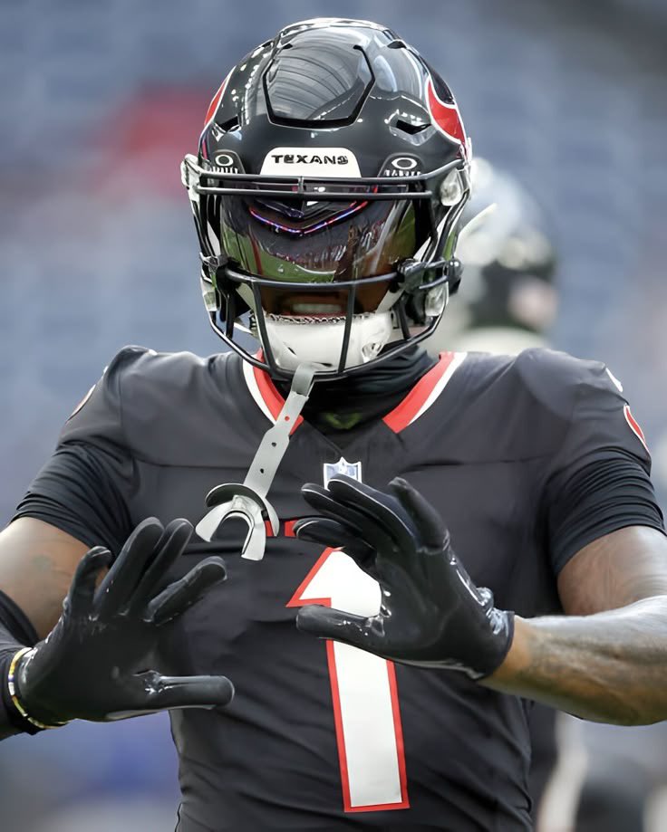 nflcoholics's tweet photo. 🚨 PATRIOT 🚨

VIA:@AdamSchefter 

Los New England Patriots llegaron a un acuerdo con el WR Stefon Diggs para hacerlo su nuevo jugador. El contrato es por 3 años y 69 MDD.

🎯 NUEVA ARMA PARA DRAKE MAYE 🎯 https://t.co/FNf2Ci7EOp