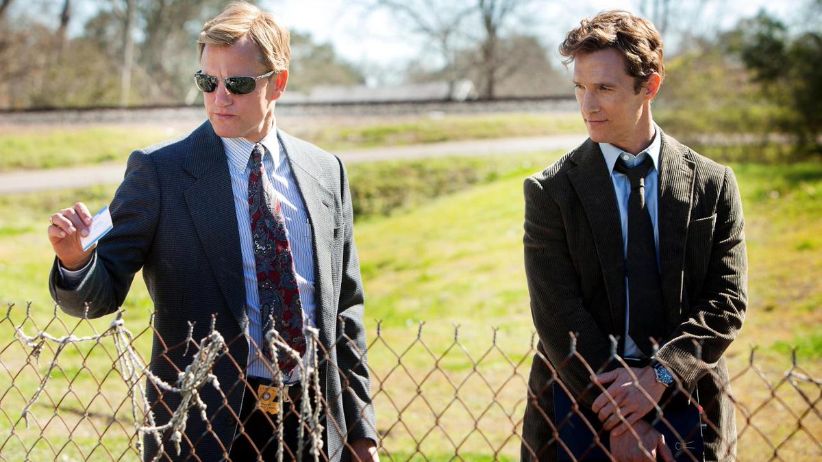 True detective
لنكن واقعيين المسلسل ليس بالتلك العظمة . اتفق ان الموسم الاول كان رائع. لكن كمسلسل كامل لا . و شيء الاكبر الذي لم احبه فيه ان كل موسم مستقل عن الاخر ،قصة جديدة ، شخصيات مختلفة . الرابط الوحيد بينهم هو آنهم لديهم  نفس الأجواء المظلمة والمؤامرات.