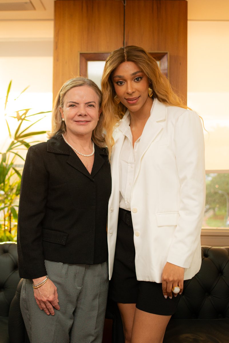 FIM DA ESCALA 6x1: SEGUIMOS AVANÇANDO!

Hoje o tive o prazer de ser recebida pela Ministra das Relações Institucionais Gleisi Hoffmann para tratarmos da PEC do Fim da Escala 6x1.

A Ministra mostrou enorme comprometimento com o avanço dessa pauta e suas negociações no Congresso,