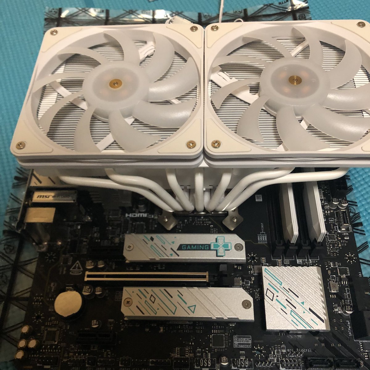 WELVATH1's tweet photo. 初 #自作PC です！

CASE #jonsbo C6 
CPU  #AMD Ryzen7  7700
GPU  #Sapphire  Radeon RX9070 PULSE

マザボ #MSI  B650M GAMING PLUS WIFI
SSD #Crucial DDR6400
メモリ #Crucial T500
電源 #Fractaldesign  ION SFX650G
クーラー #JIUSHARK  JF13K 
モニター #IODATA  EX-GDQ271JA

#RX9070 最高！ https://t.co/Cf9H83gxdZ