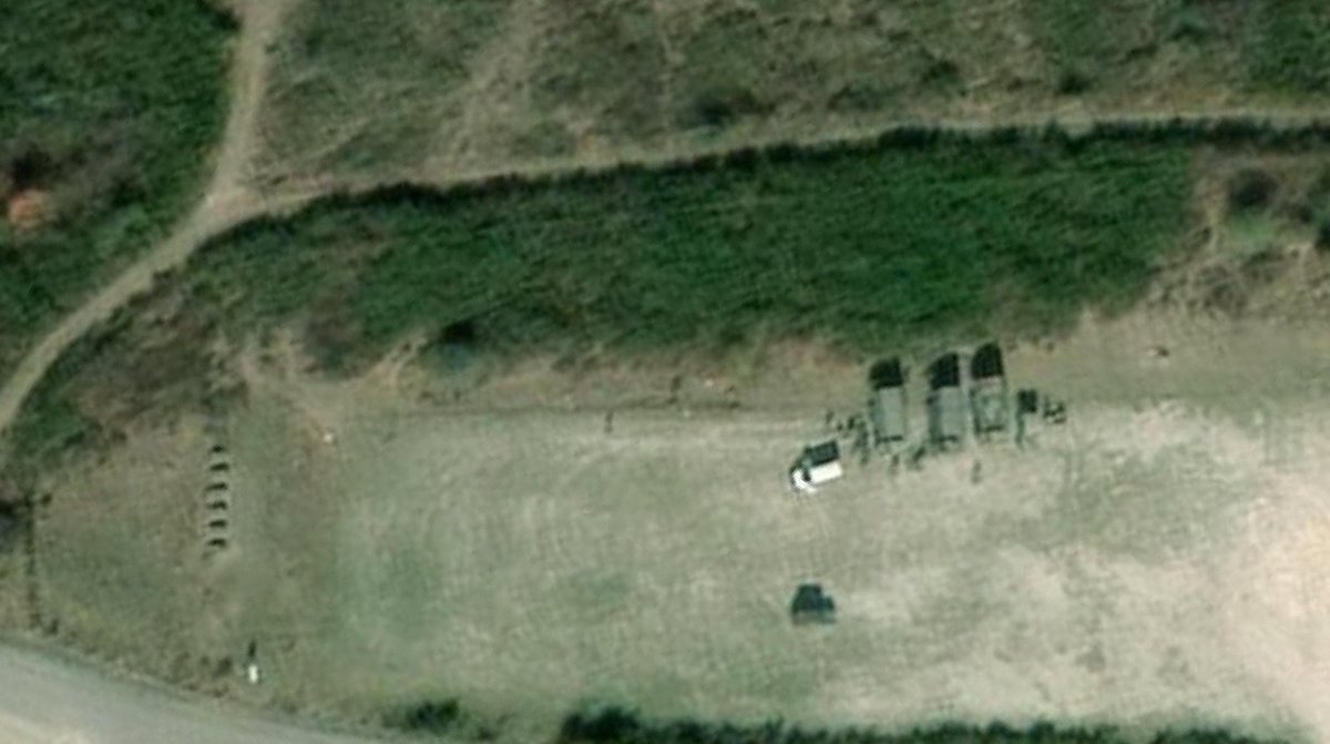 Lukai1861's tweet photo. #Kosovo #Serbia | Satellite 🛰 images, near Kosovska Mitrovica:
The images show ~15 subjects (military personnel) on the longest of 3 shooting ranges along with 3 military vehicles and 1 white van.
#OSINT #GEOSINT #KSF #KFOR #Mitrovica #KosovskaMitrovica https://t.co/B2o7smjv35