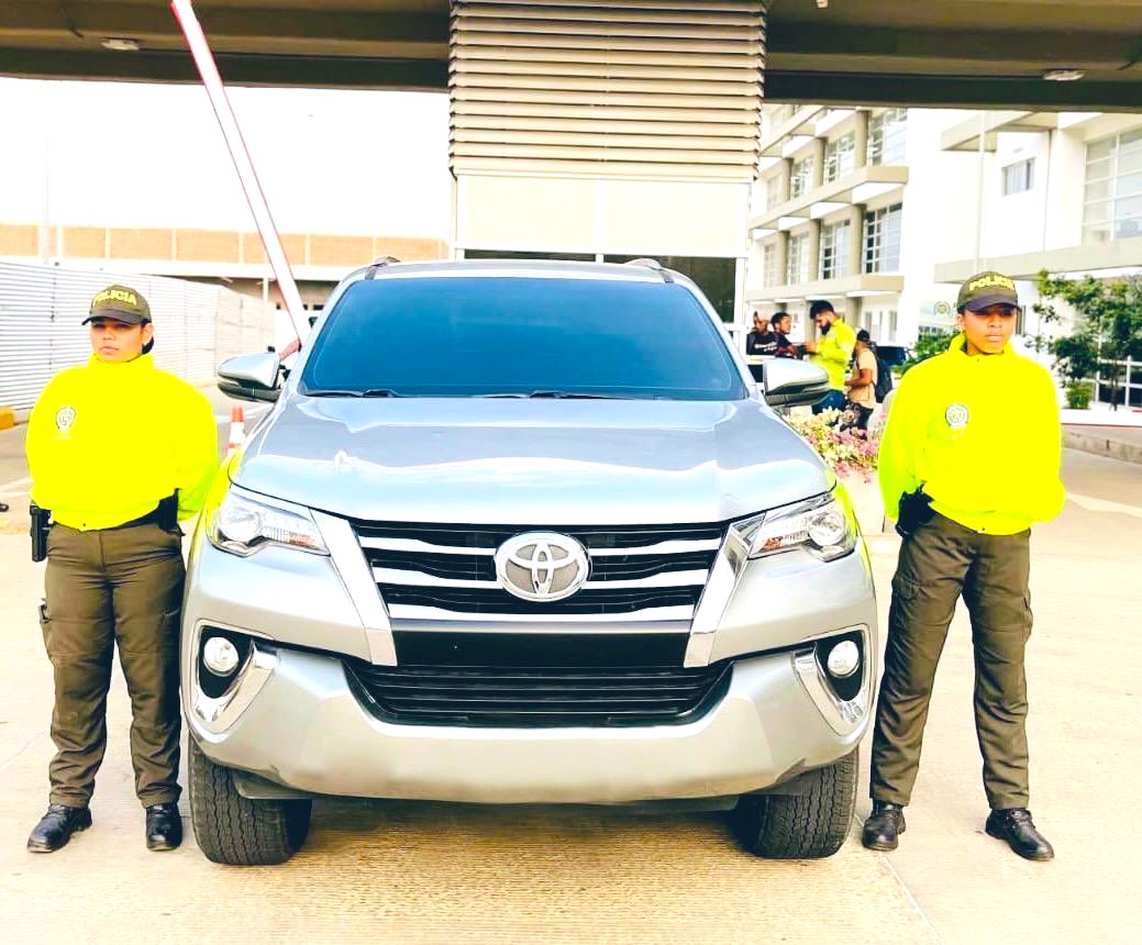 PoliciaMevap's tweet photo. 👮🏻👮🏻‍♂️🚨🚔 #EnLasÚltimasHoras

🏙️🛣️🏘️ #Recuperados tres vehículos y una motocicleta en diferentes operativos en Valledupar.

🛻 En el barrio Sicarare. 
🚙 Conjunto residencial Acuarela.
🏍️ En el barrio Los Fundadores.
🚘 Camioneta hurtada en el municipio de Distracción, La Guajira. https://t.co/OuW87RGKzz