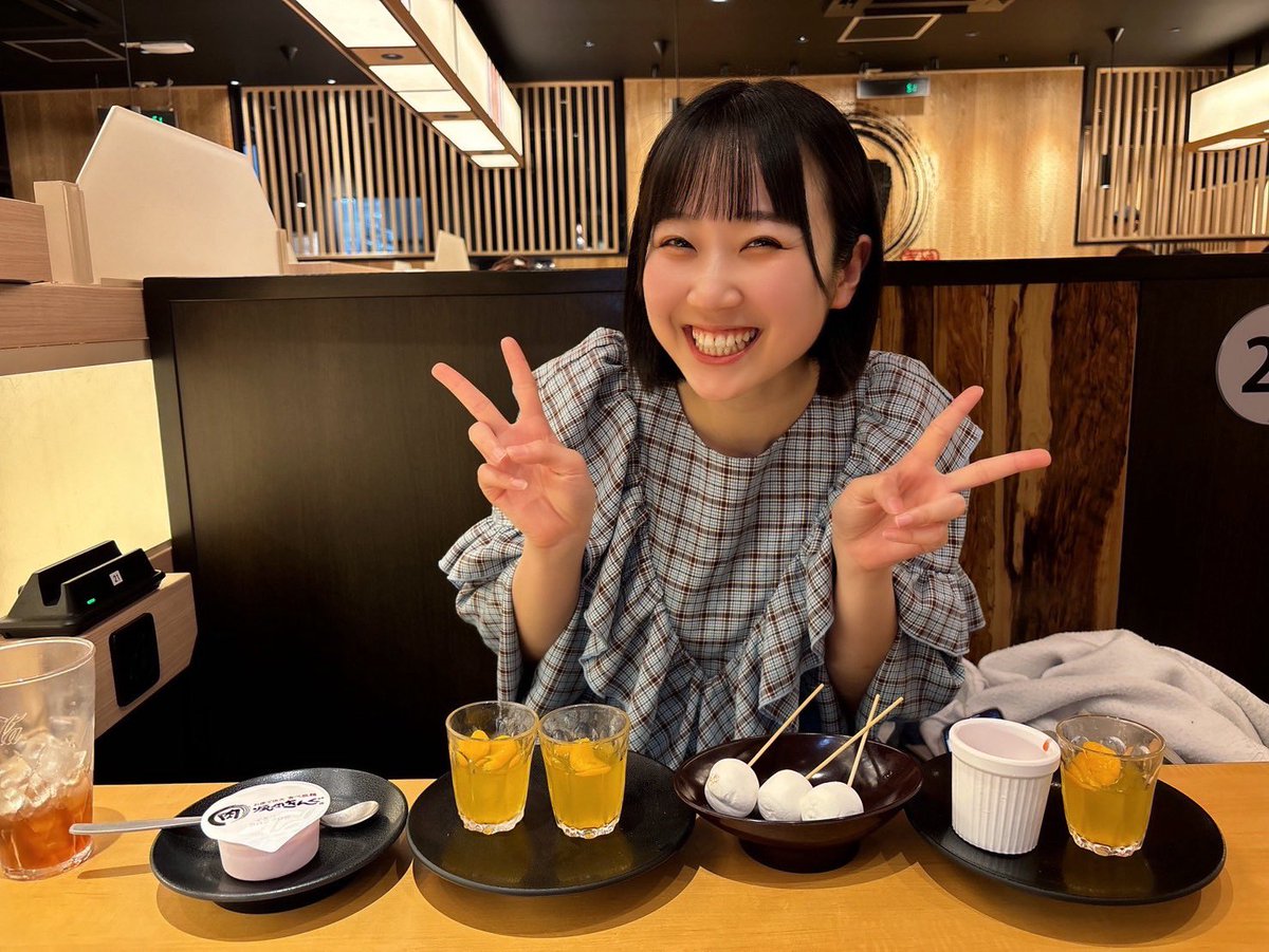 rinakuma_dayo's tweet photo. おはくま〜
食べ放題終了まであと2分に焦って大量に頼んだ結果、この笑顔✌(´>ω<｀)✌ https://t.co/T1b6He7G8u
