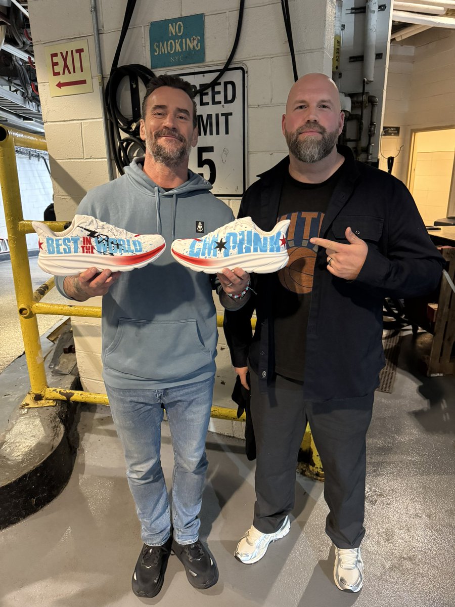 MACHE275's tweet image. Custom Hokas for the Best in the World, @CMPunk. Being a fan of his all these years this is surprisingly the first time I ever did anything for him. Hope to see these on his feet sometime soon. 🤘

#bestintheworld #cmpunk