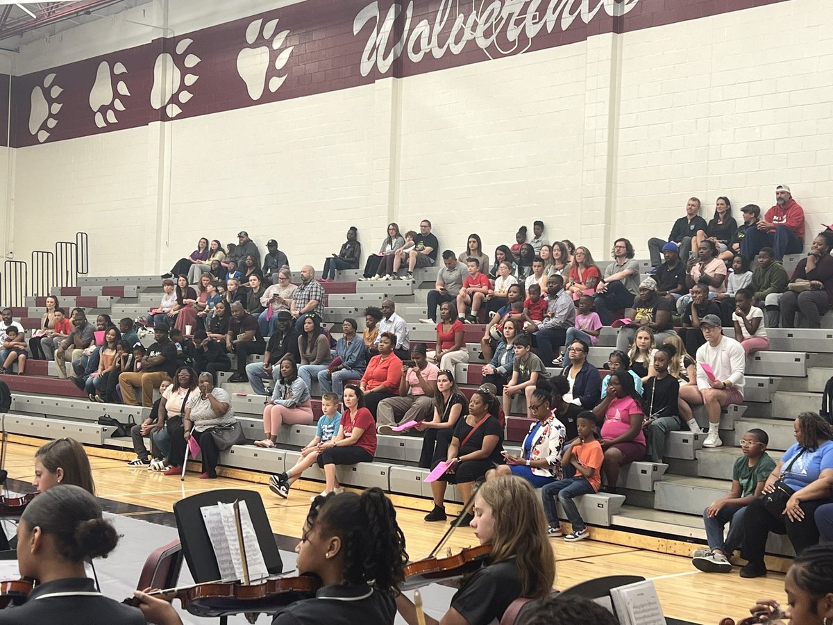 sarahebass1's tweet photo. Round 2 of welcoming our newest wolverines! Tonight parents joined our rising 6th graders to learn all
about UGMS and the middle school life! https://t.co/eknf1z6OXA