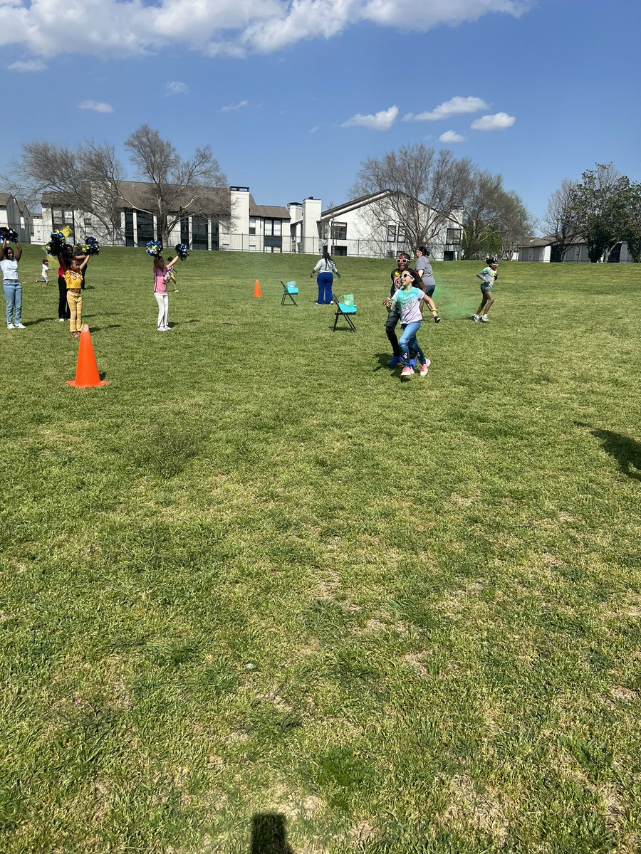Even with a little Amazon delay, our <a href="/ForestLnAcademy/">Forest Lane Academy</a> PTA Color Run was a hit! Perfect weather for some colorful fitness!!! #RISDBeTheOne <a href="/risdpta/">RISD Council of PTAs</a>