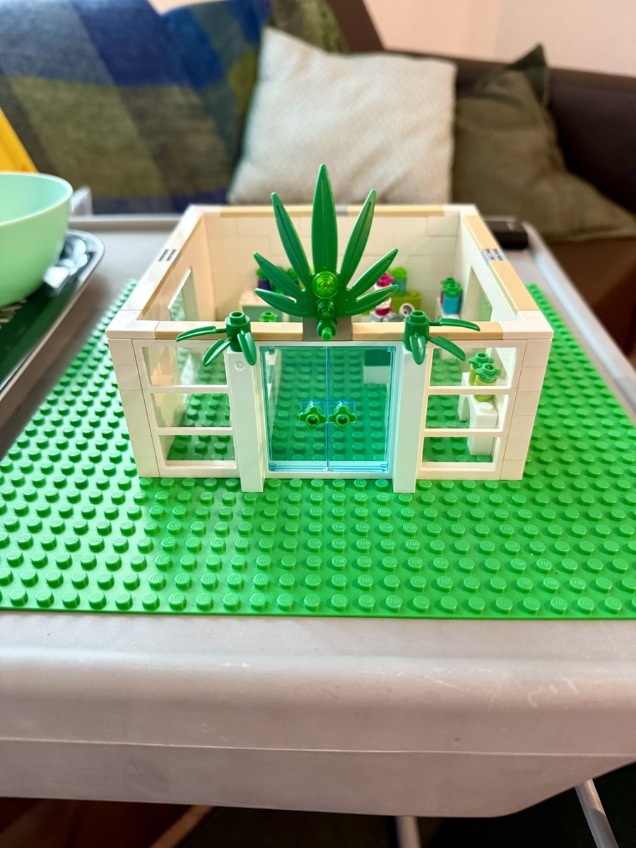 ELouzer's tweet photo. A simple #Lego #cannabis dispensary. Puff puff pass. 💨 https://t.co/xvWwsEPn4P