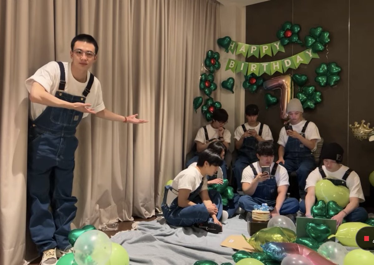 dnllxaa's tweet image. "where did your money go?"

me: