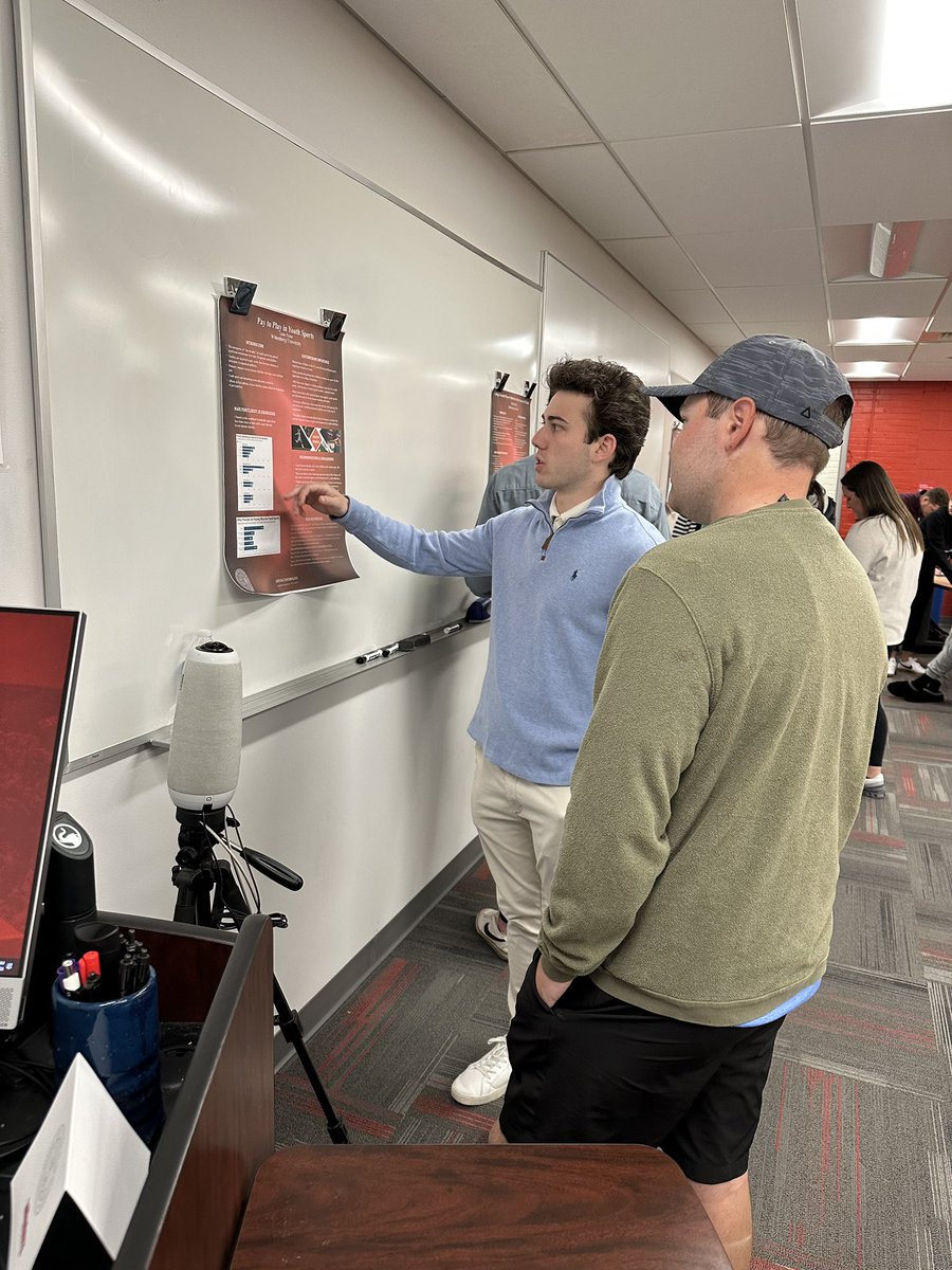 Students in the Sport Management Leadership and Policy class have started their poster presentations this week! 🗒️🐯

#wittenberguniversity #hsswitt