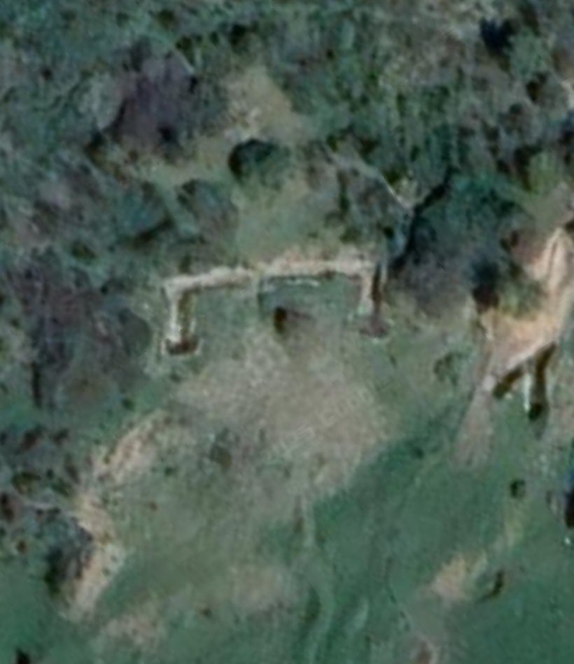 Lukai1861's tweet photo. #Kosovo #Serbia | Satellite 🛰 images:
In the same area, 150m away, there is a FIBUA (Fighting In Built-Up Area) site. There are 7 modular training buildings (probably used for CQB scenarios) and 2 military vehicles.
There is also a trench line.
#OSINT #GEOSINT #Satellite https://t.co/NF3Yk3hZOi