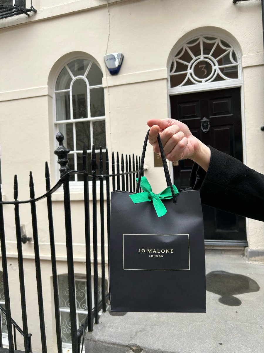 DavidLJRees's tweet photo. @JoMaloneLondon thank you so much to Michelle and Ben in Sloane Square today for their kindness, knowledge and generosity for the most perfect gift for a Wicked West End opening night. Their attention to detail, sense of humour and they really went the extra mile 💚 https://t.co/3S4m8Uaac1