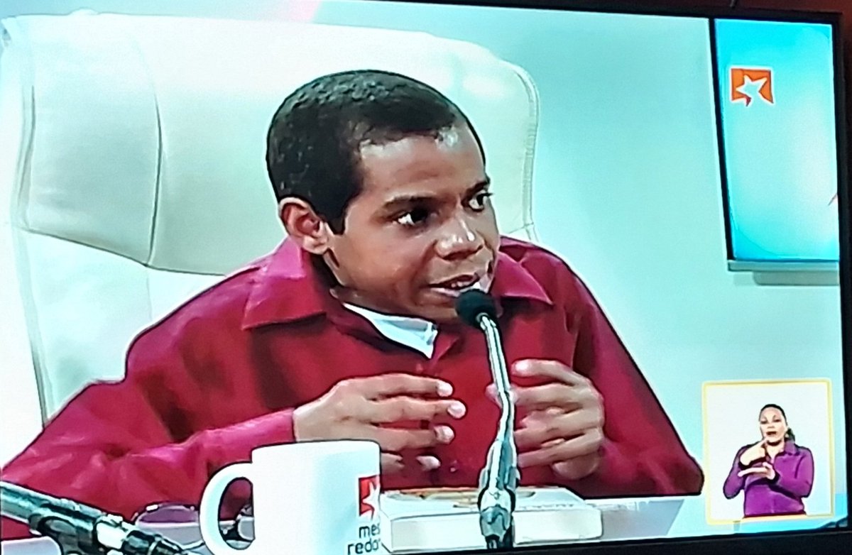 MESA REDONDA de TVC sobre relevancia histórica del Manifiesto de Montecristi (firmado por  #Martí  y M. Gómez), y el texto martiano "Vindicación de #Cuba". El 1ro como Programa de la Revolución, y el 2do, digna respuesta a quienes pretenden denigrar a los cubanos. 
#DesdeSuAltura