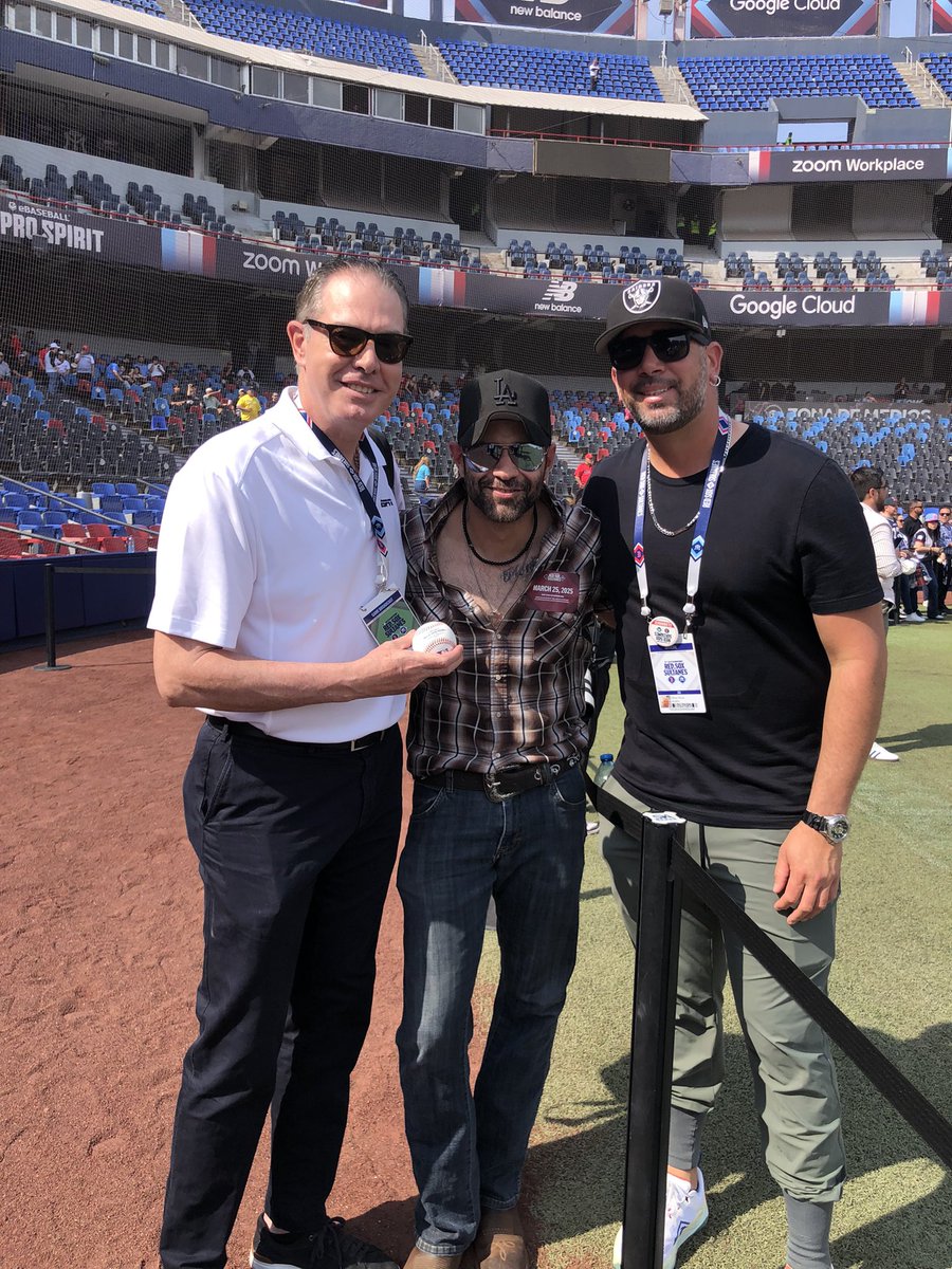 PliegoVilla's tweet photo. Pliego Villarreal y 2 CABALLOS 💥⚾️💙
🫡 RESPETO a estos 2.
@valdezrocket #oliverperez
FIERRO’ https://t.co/jhDwCiEaqU
