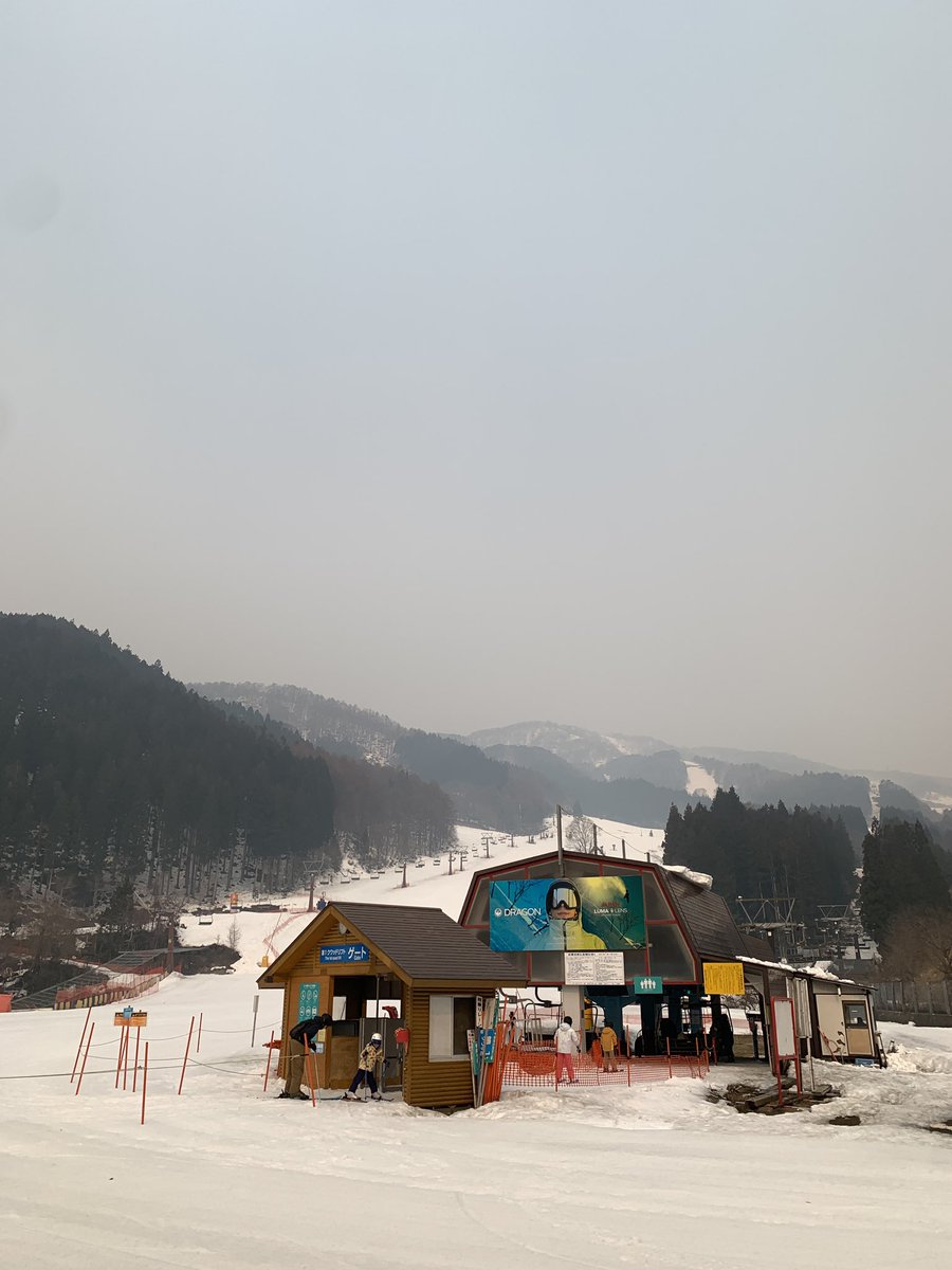 🤧も〜にん🤧
今日の #めいほうスキー場 はめいほうブルーではなく『めいほうyellow』の空🥺

目が痒くても…ハクション大魔王でも… 黄砂にも…花粉にも負けず #めいほうDJステーション ではリクエストを募集中🎤

#DJえめ
#中安えみ子