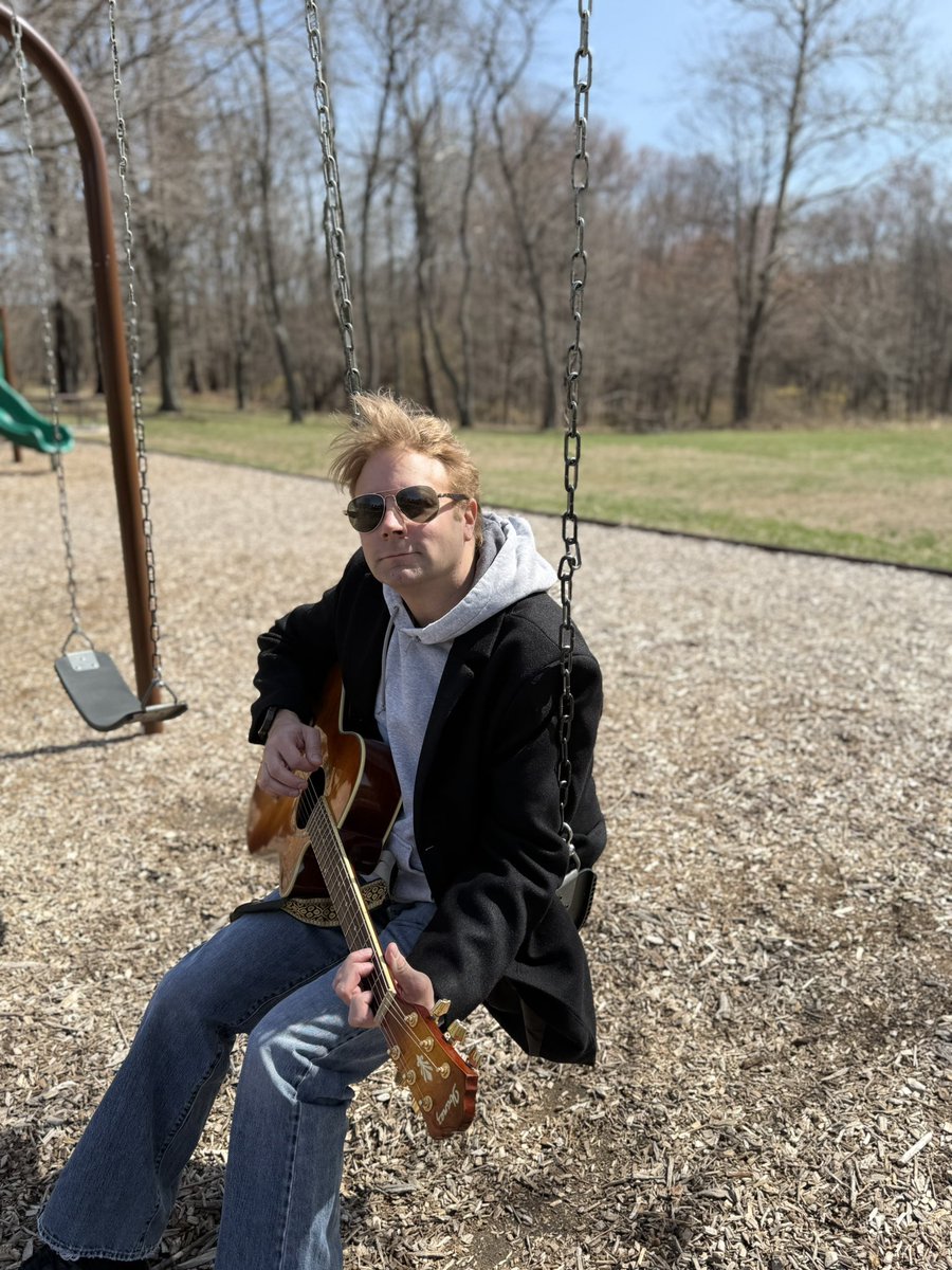 RyanNTheRemedy's tweet photo. Sunshine &amp; Music ☀️😎🎸 https://t.co/R94L0KljUJ