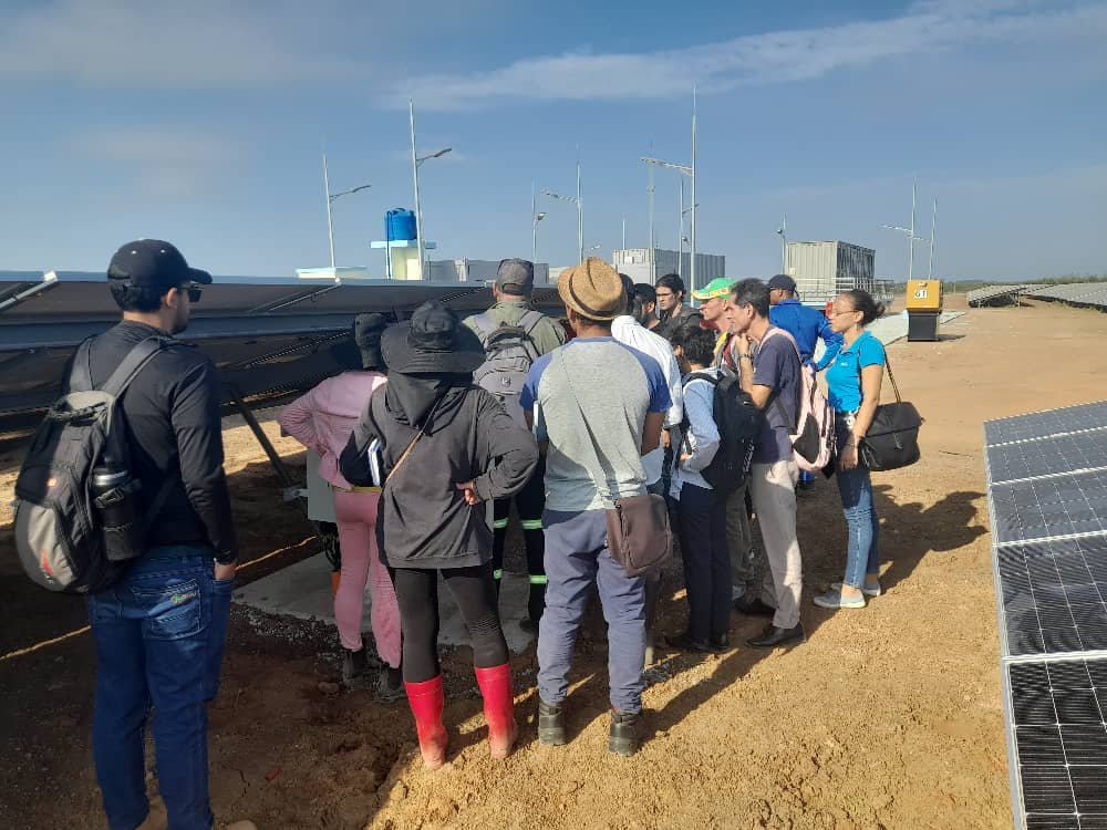 👷‍♀️👷‍♂️Visita de nuestros técnicos al parque de SFV de la comunidad Mango Dulce en Artemisa, como parte de la preparación técnica que está desarrollando CEDAI en esta tecnología.

<a href="/GelectCuba/">Gelect</a> <a href="/MindusIndustria/">Ministerio de Industrias de Cuba</a>

#cedaicuba #cedaiautomatizando