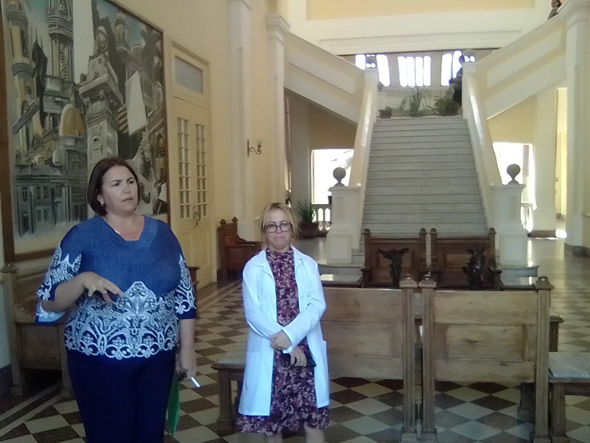 Se reciben los médicos recién graduados de la hermana provincia Villa Clara, participan en el encuentro de bienvenida las máximas autoridades del PCC y el gobierno de la provincia así como cuadros del sistema provincial de salud encabezado por la Directora General de Salud.