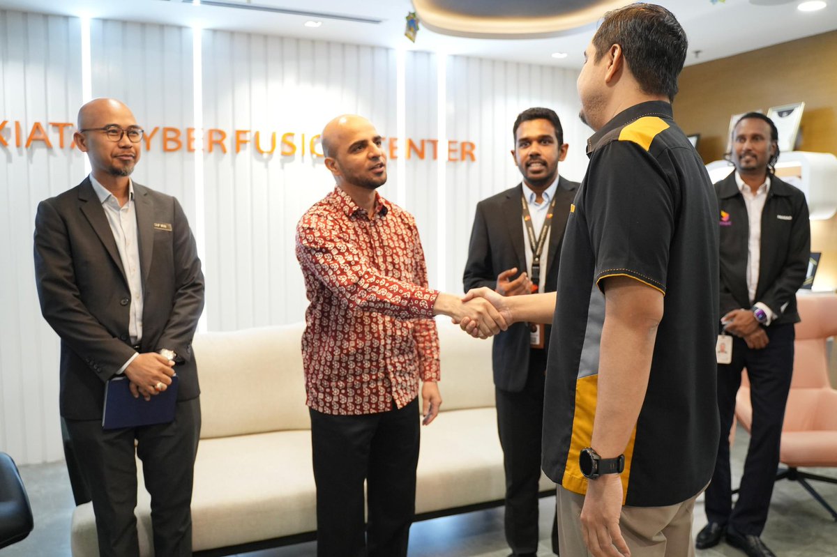 jpdpmalaysia's tweet photo. SESI LAWATAN PESURUHJAYA PERLINDUNGAN DATA PERIBADI KE AXIATA CYBER FUSION CENTER
#KementerianDigital
#MalaysiaMADANI
#JomAmbilPeduli
#LindungiDataPeribadi
#Akta709
#JPDP https://t.co/Le9r7Yjx3d