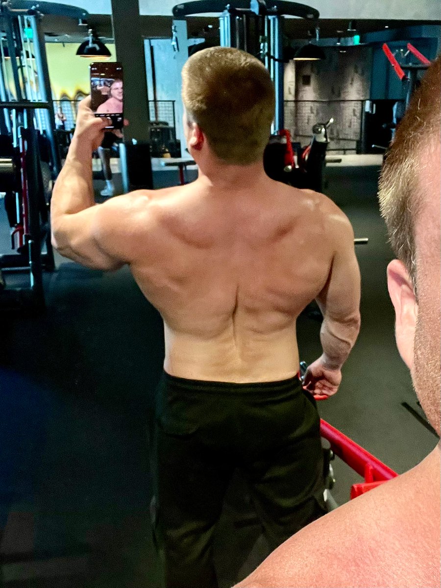 JoshuaFlex86's tweet image. Just over here getting huge 💪🏼😛

#BackDay #BestDay