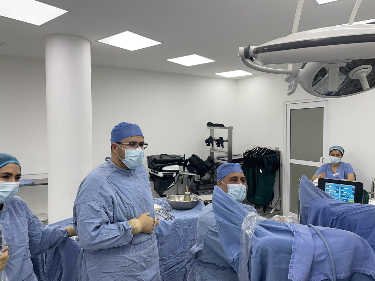 So happy to share the great technique learnt from <a href="/KarinLehrich/">Karin Lehrich</a> to new #HoLEP enthusiasts, this time from Tamaulipas, MX, Dr. Sotero Lopez visited us at our urological laser center in Queretaro