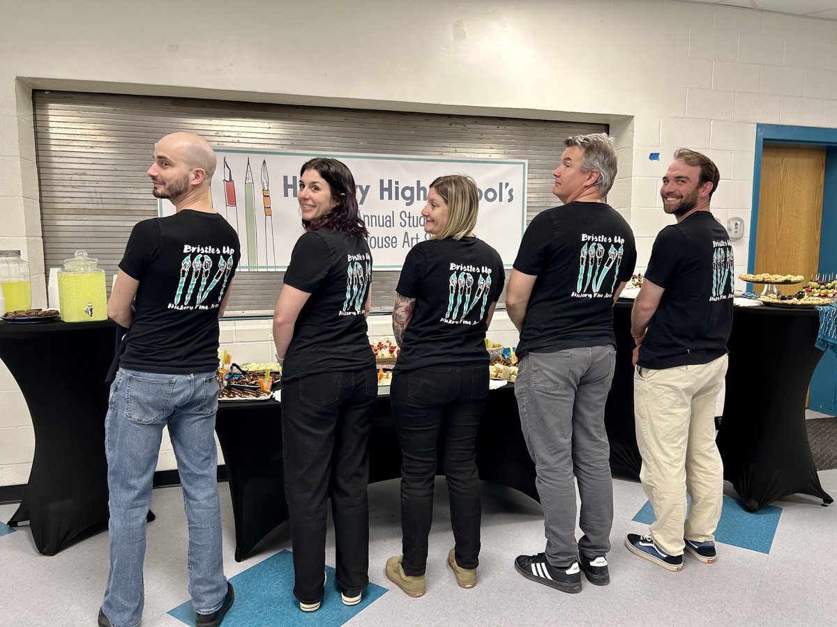 mccraw_molly's tweet photo. HHS In House Art Sow 2025 was a huge success! We had a big turn out Special thanks to @drjcotton,  @AlexandriaT_07, @DonnaWeingand and our other admin team for attending and supporting our amazing students!
 @cpschoolsva @WeAreHickory https://t.co/1ej1CwhoCi
