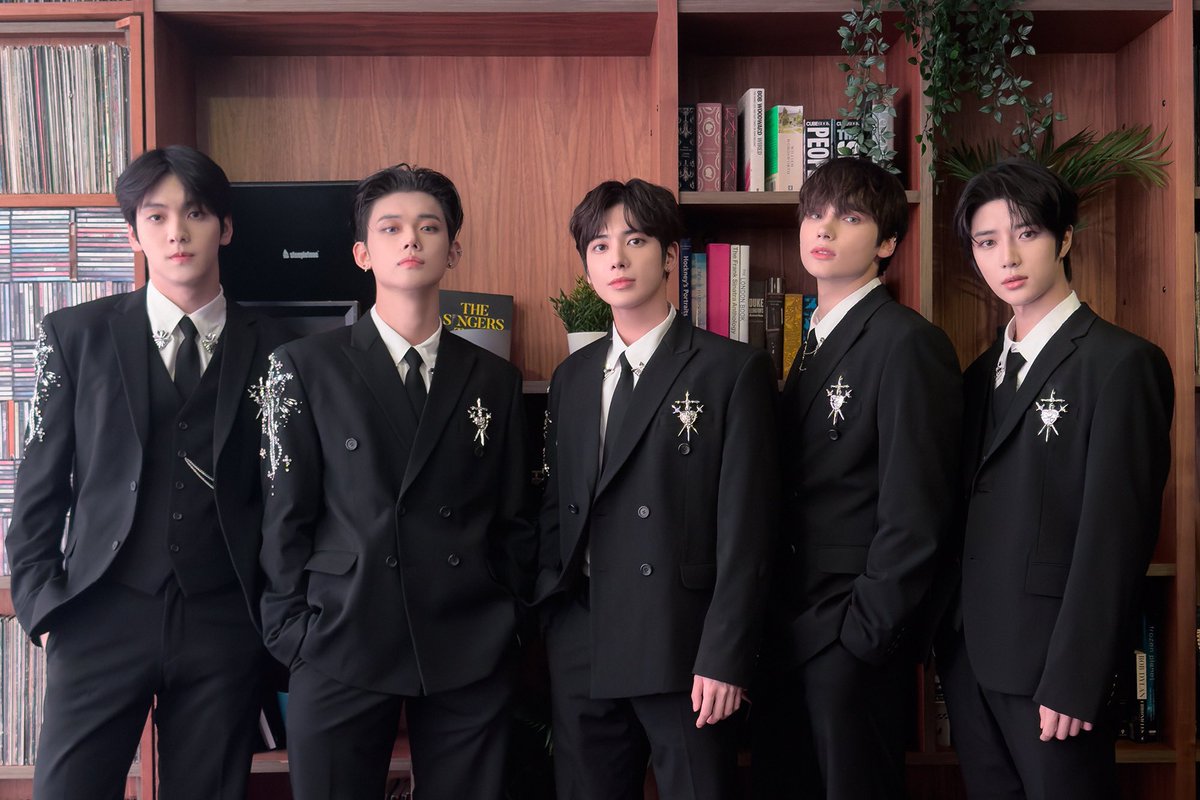 chasingthattxt's tweet image. My five ⭐️