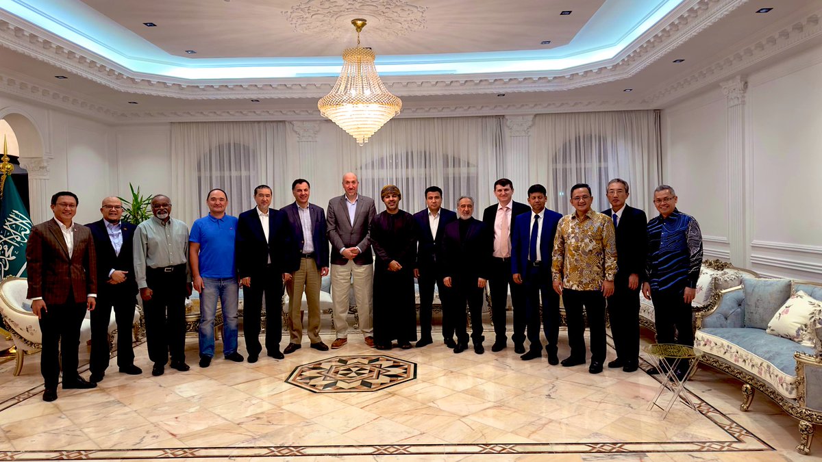 أقامه سعادة سالم بن محمد بن خليفة البوسعيدي قنصل عام سلطنة عمان في جدة مائدة الإفطار على شرف أصحاب السعادة القناصل العاميين للدول الأسيوية والقنصل العام الامريكي المعتمدين في جدة.
<a href="/FMofOman/">وزارة الخارجية</a>