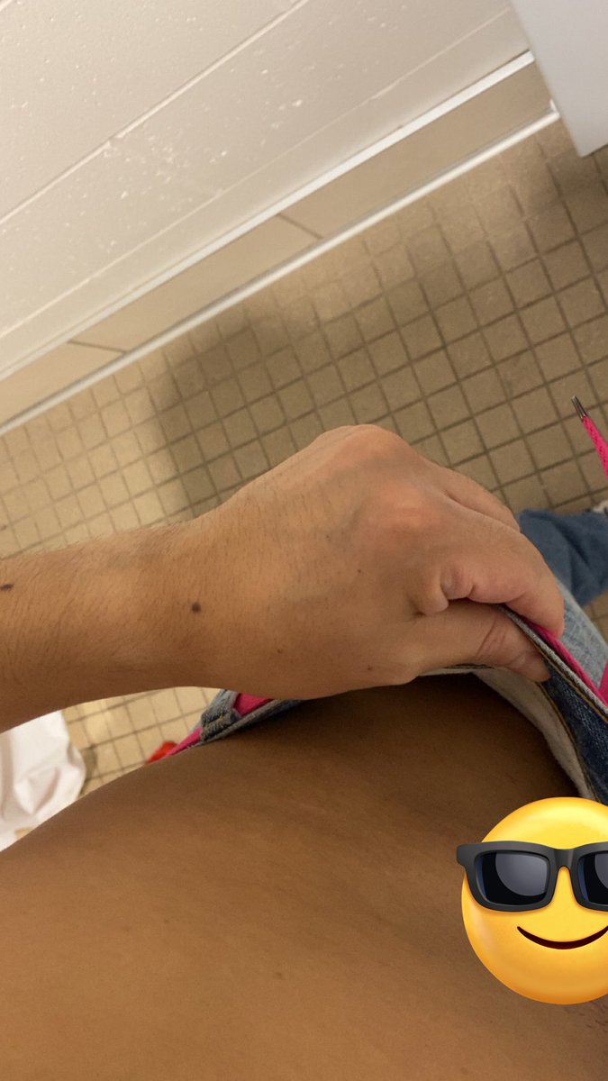 Irving_A08's tweet photo. Had to go commando after the gym tonight because I forgot to pack clean underwear 🙃 #TMITuesday https://t.co/SAWGYO7bIV