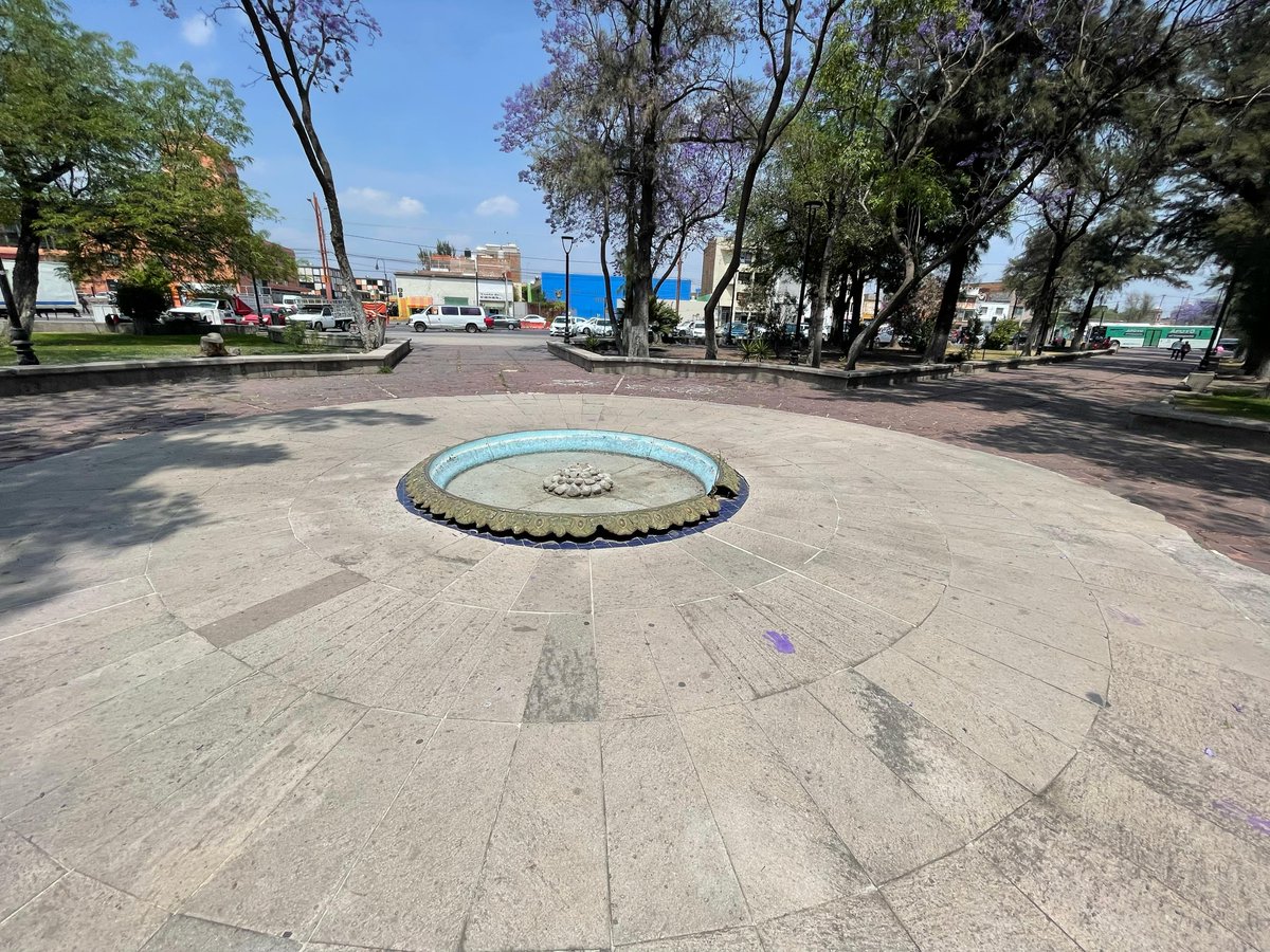 ElUniversal_SLP's tweet photo. #FOTOS  🛑Sin funcionar y en el olvido, fuentes y espacios de la Alameda Juan Sarabia en SLP ⛲️

📹 Humberto Torres 

https://t.co/qD1CbuJ9Oc https://t.co/I4fDH8UAdp