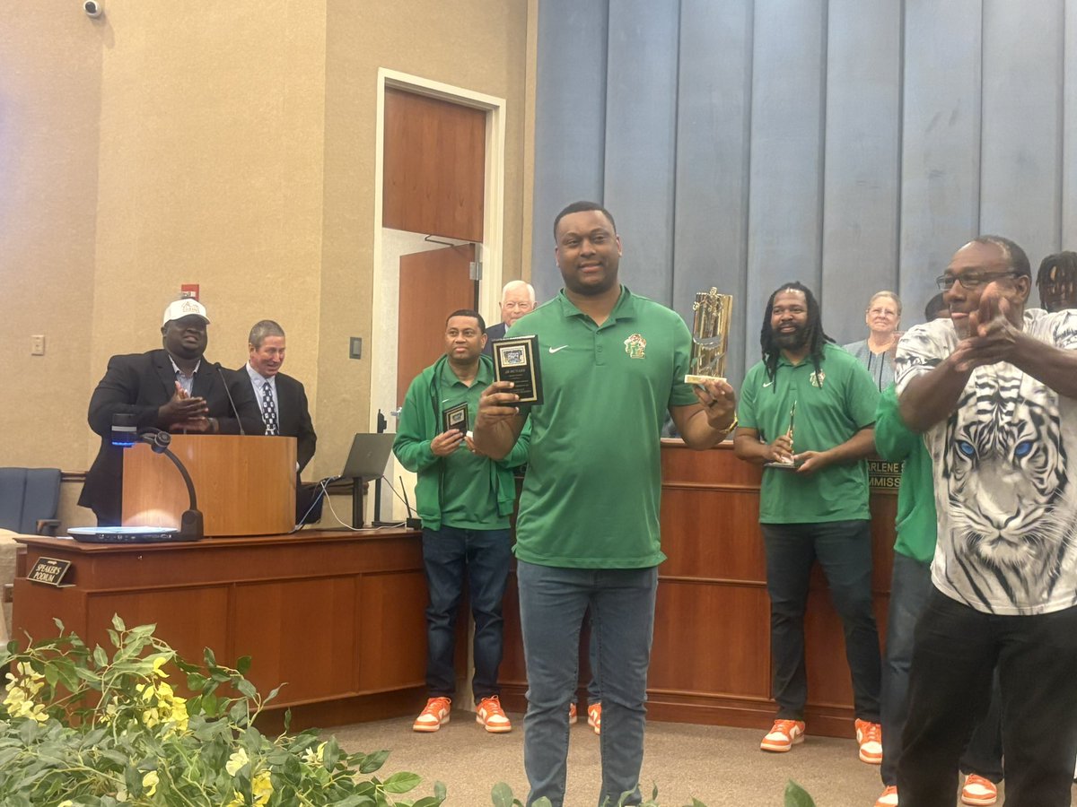 Principal Williams (@tav_williams) on Twitter photo Congratulations Coach McNabb and the Blanche Ely High School Boys Varsity Basketball Team receiving a proclamation from the City of <a href="/mypompanobeach/">City of Pompano Beach</a> for winning the <a href="/FHSAA/">FHSAA</a> 5A State Basketball Championship-Parade celebration is April 5, 2025 at 10 AM! 🏆 Tiger Pride 🐅 Congratulations Coach McNabb and the Blanche Ely High School Boys Varsity Basketball Team receiving a proclamation from the City of <a href="/mypompanobeach/">City of Pompano Beach</a> for winning the <a href="/FHSAA/">FHSAA</a> 5A State Basketball Championship-Parade celebration is April 5, 2025 at 10 AM! 🏆 Tiger Pride 🐅