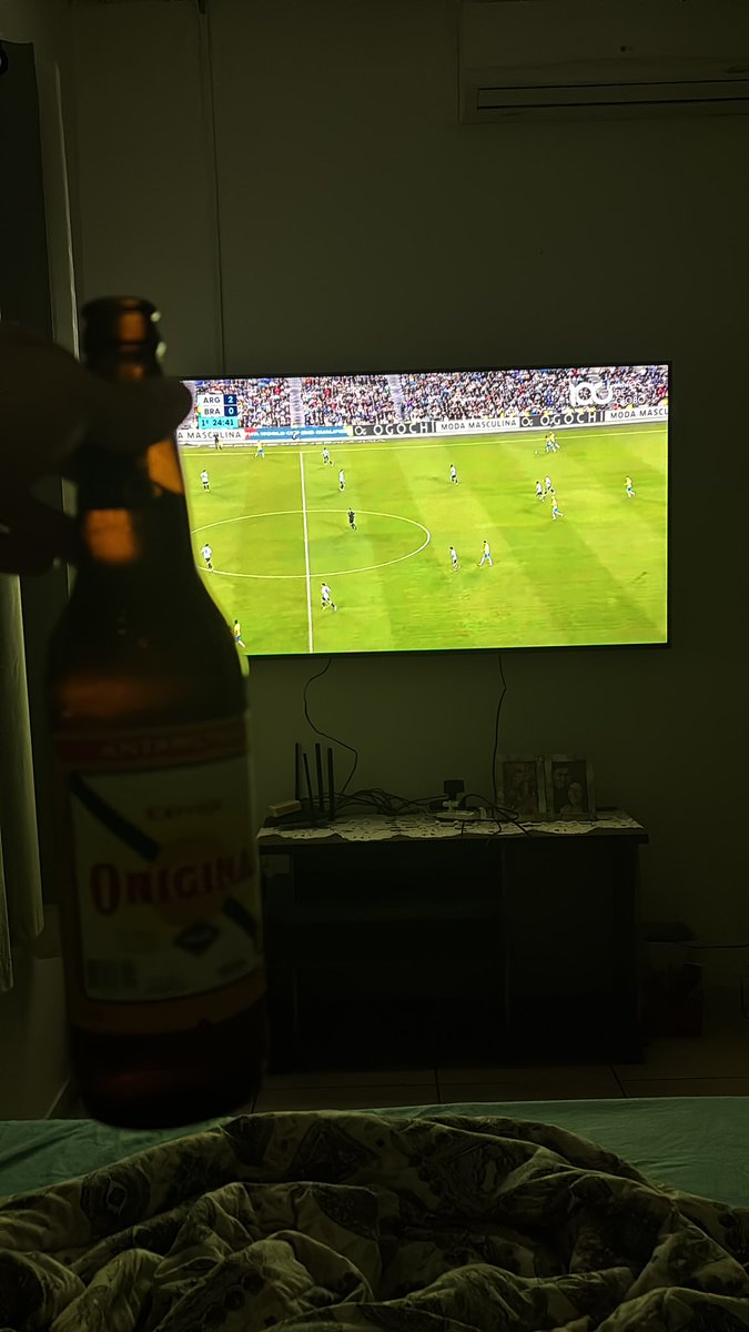 thevitorx_'s tweet image. Tive até q destampar uma pra ver o espanco q vamos levar da Argentina
